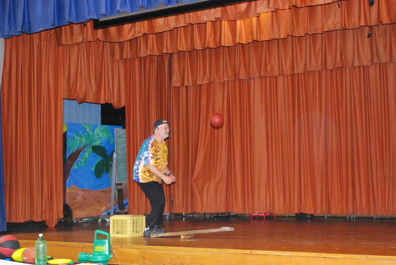 Doing the Science of Sports show at Manorhaven School. Photo by Vivian Moy.